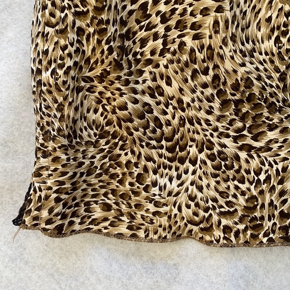 Rue21 Chemise Size XL Leopard/Feather Print NWOT - Picture 6 of 7
